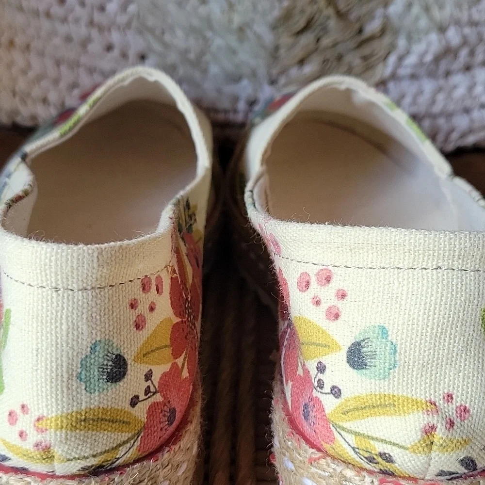 Goby canvas, floral, espadrille clogs/loafers, size 8.5-9 (39EU)